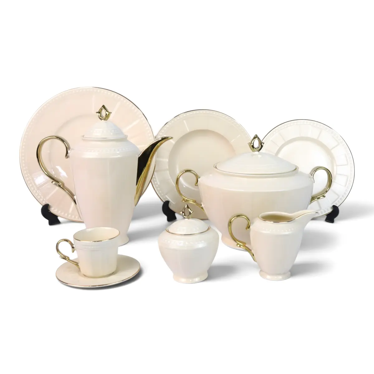 Waterwheel 62-piece dinnerware set (cream/gold)